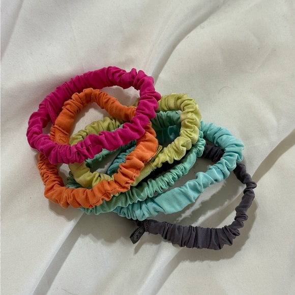 6 PACK LULULEMON SCRUNCHIE SET! NWOT🩷🧡💛💚🩵💜 - Picture 3 of 3